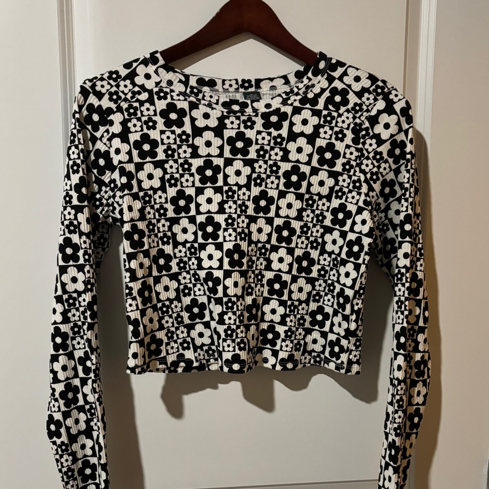Checkered floral cropped long sleeve